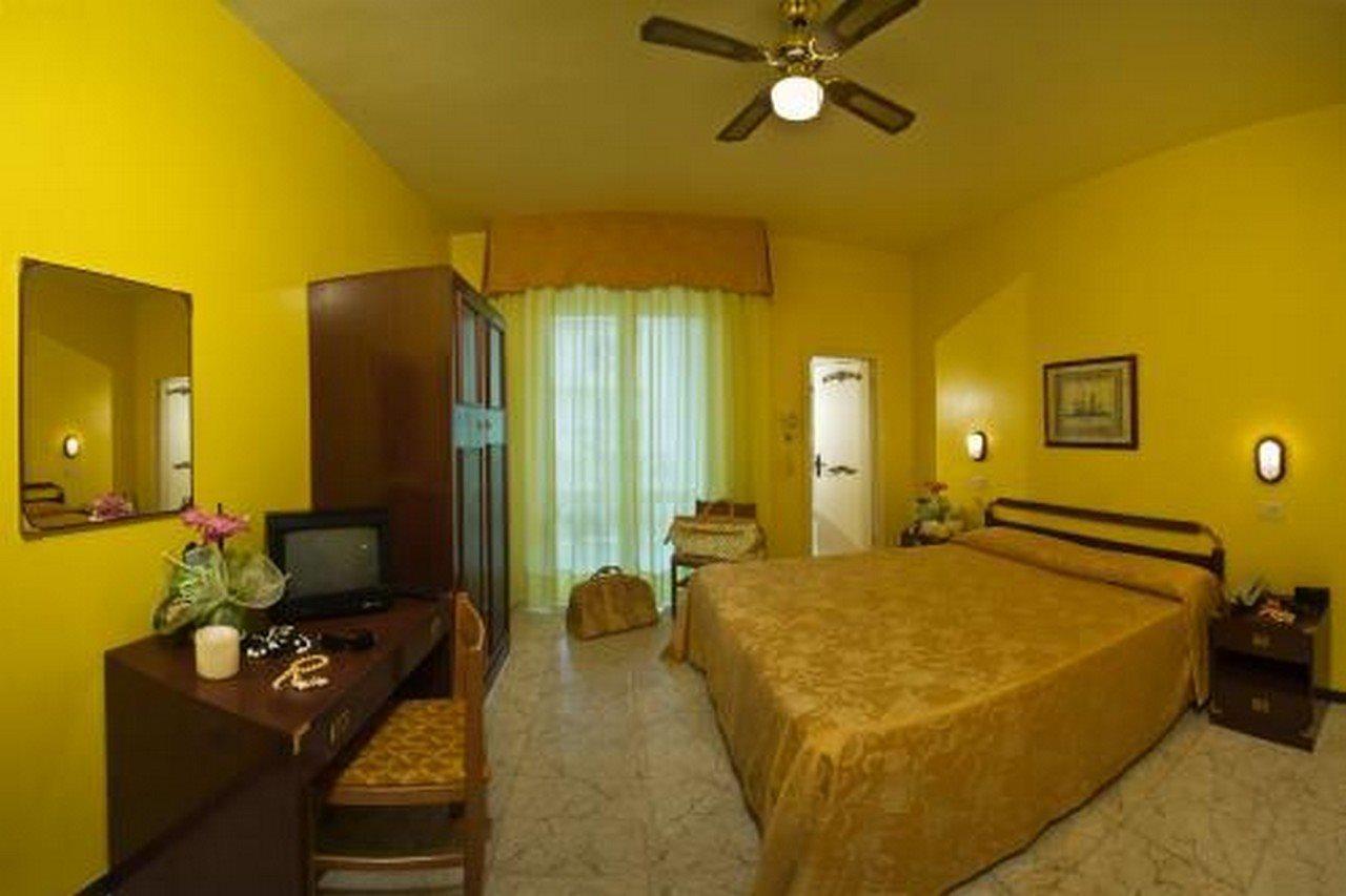 Hotel Maremonti Gabicce Mare Quarto foto