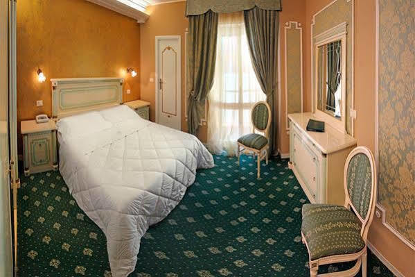 Hotel Maremonti Gabicce Mare Exterior foto